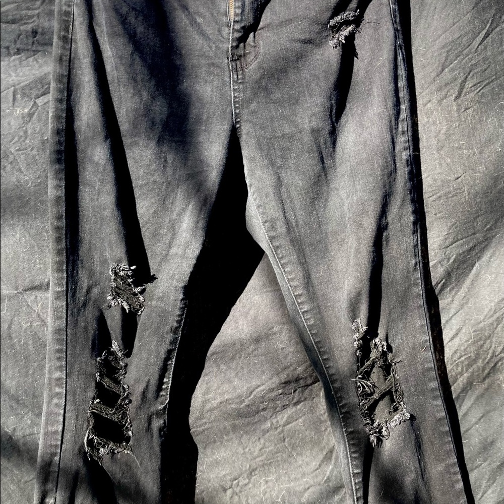 Black Curvy fit Rue21 skinny jean